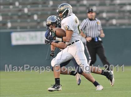 Thumbnail 1 in Le Grand vs. Sierra Canyon (CIF State Small Schools Final) photogallery.