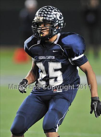 Thumbnail 1 in Le Grand vs. Sierra Canyon (CIF State Small Schools Final) photogallery.