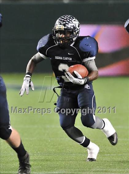 Thumbnail 2 in Le Grand vs. Sierra Canyon (CIF State Small Schools Final) photogallery.