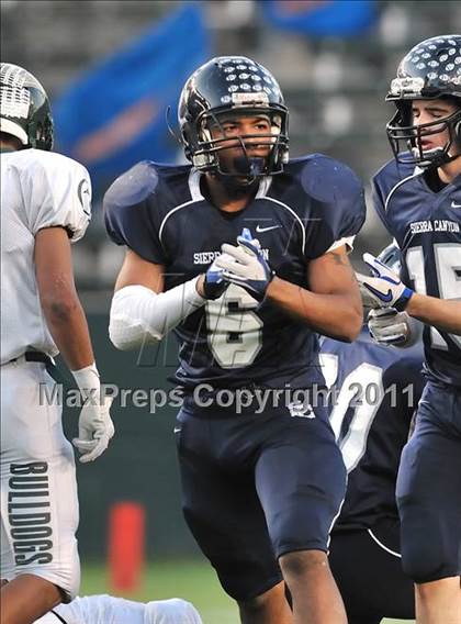Thumbnail 2 in Le Grand vs. Sierra Canyon (CIF State Small Schools Final) photogallery.