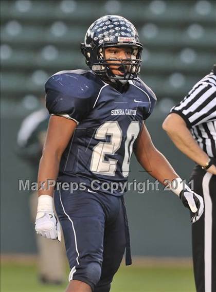 Thumbnail 3 in Le Grand vs. Sierra Canyon (CIF State Small Schools Final) photogallery.