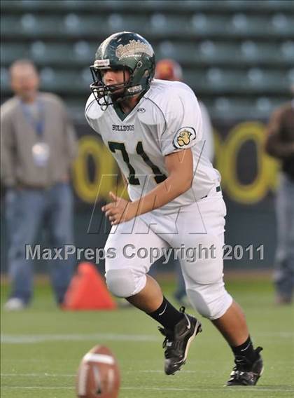 Thumbnail 2 in Le Grand vs. Sierra Canyon (CIF State Small Schools Final) photogallery.