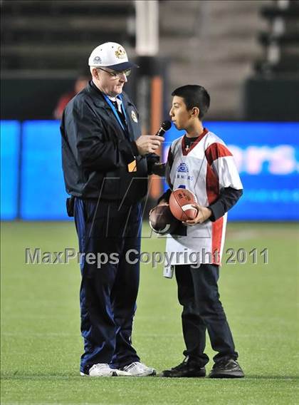 Thumbnail 1 in Le Grand vs. Sierra Canyon (CIF State Small Schools Final) photogallery.
