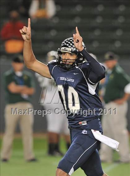Thumbnail 3 in Le Grand vs. Sierra Canyon (CIF State Small Schools Final) photogallery.
