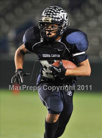 Thumbnail 1 in Le Grand vs. Sierra Canyon (CIF State Small Schools Final) photogallery.