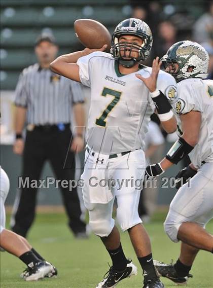 Thumbnail 1 in Le Grand vs. Sierra Canyon (CIF State Small Schools Final) photogallery.