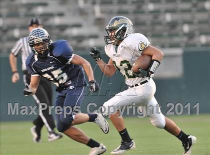 Thumbnail 2 in Le Grand vs. Sierra Canyon (CIF State Small Schools Final) photogallery.