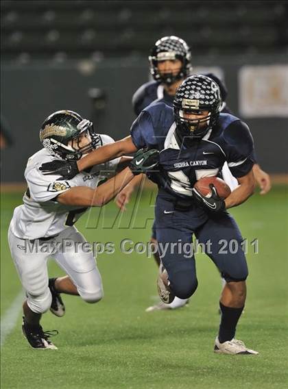 Thumbnail 1 in Le Grand vs. Sierra Canyon (CIF State Small Schools Final) photogallery.