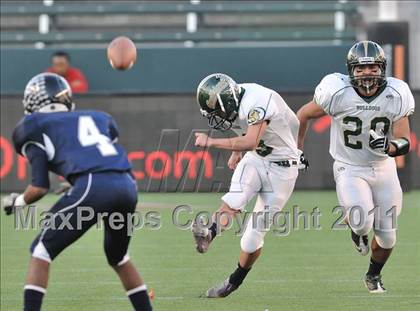 Thumbnail 2 in Le Grand vs. Sierra Canyon (CIF State Small Schools Final) photogallery.