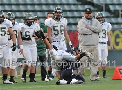 Thumbnail 1 in Le Grand vs. Sierra Canyon (CIF State Small Schools Final) photogallery.