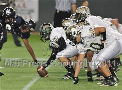 Thumbnail 2 in Le Grand vs. Sierra Canyon (CIF State Small Schools Final) photogallery.