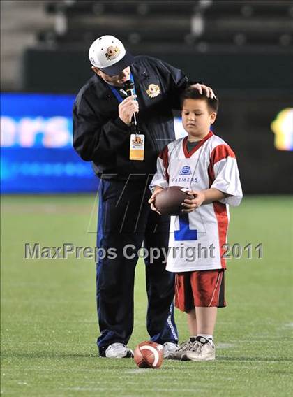 Thumbnail 1 in Le Grand vs. Sierra Canyon (CIF State Small Schools Final) photogallery.