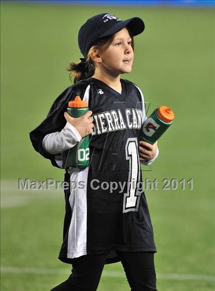 Thumbnail 3 in Le Grand vs. Sierra Canyon (CIF State Small Schools Final) photogallery.