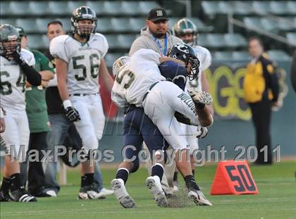 Thumbnail 2 in Le Grand vs. Sierra Canyon (CIF State Small Schools Final) photogallery.