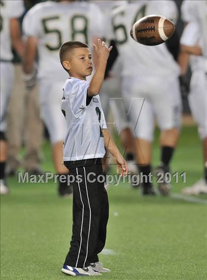 Thumbnail 2 in Le Grand vs. Sierra Canyon (CIF State Small Schools Final) photogallery.