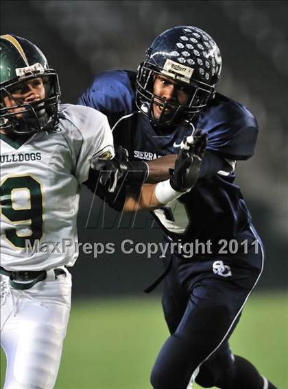 Thumbnail 1 in Le Grand vs. Sierra Canyon (CIF State Small Schools Final) photogallery.