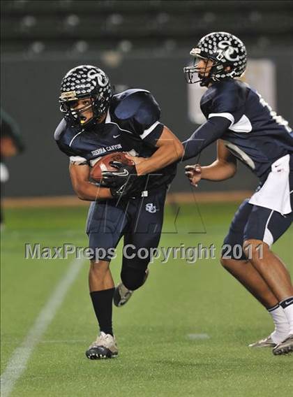 Thumbnail 3 in Le Grand vs. Sierra Canyon (CIF State Small Schools Final) photogallery.