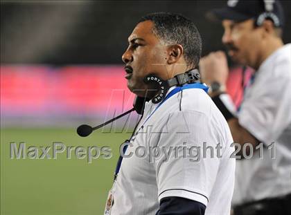 Thumbnail 1 in Le Grand vs. Sierra Canyon (CIF State Small Schools Final) photogallery.