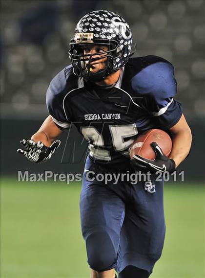 Thumbnail 2 in Le Grand vs. Sierra Canyon (CIF State Small Schools Final) photogallery.