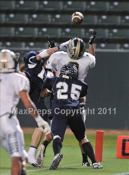 Thumbnail 3 in Le Grand vs. Sierra Canyon (CIF State Small Schools Final) photogallery.