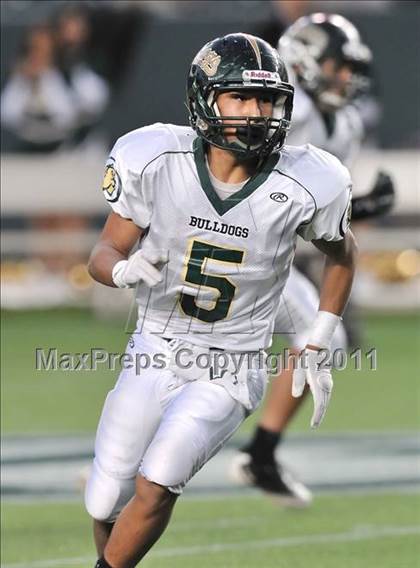Thumbnail 3 in Le Grand vs. Sierra Canyon (CIF State Small Schools Final) photogallery.