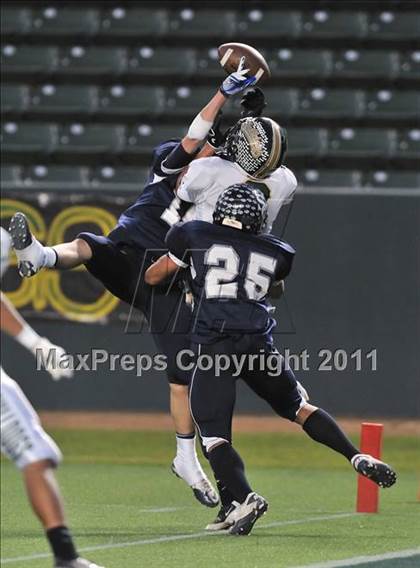 Thumbnail 2 in Le Grand vs. Sierra Canyon (CIF State Small Schools Final) photogallery.
