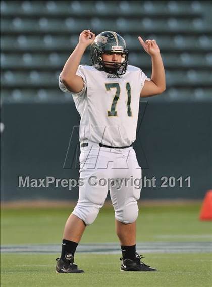Thumbnail 1 in Le Grand vs. Sierra Canyon (CIF State Small Schools Final) photogallery.