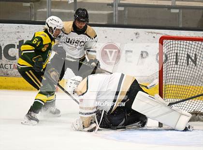 Thumbnail 1 in St. John Bosco vs. Edison photogallery.