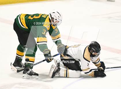 Thumbnail 3 in St. John Bosco vs. Edison photogallery.