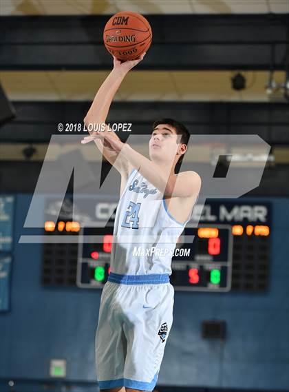 Thumbnail 2 in Mater Dei vs. Corona del Mar (Beach Bash Tournament) photogallery.