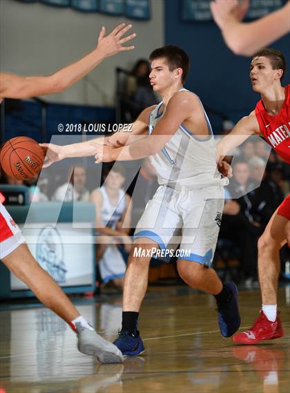 Thumbnail 2 in Mater Dei vs. Corona del Mar (Beach Bash Tournament) photogallery.