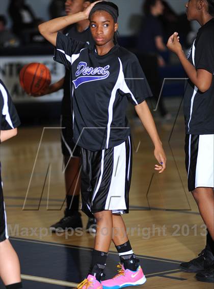 Thumbnail 3 in Flintridge Prep vs. Desert  (CIF Div. 5AA Quarter Finals) photogallery.
