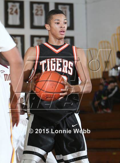 Thumbnail 1 in Mamaroneck vs Mt. Vernon (Coaches vs Cancer Super Classic) photogallery.