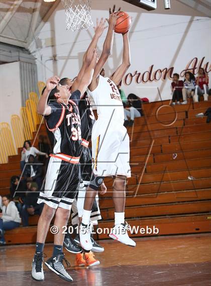 Thumbnail 3 in Mamaroneck vs Mt. Vernon (Coaches vs Cancer Super Classic) photogallery.