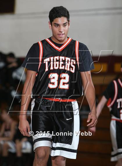 Thumbnail 2 in Mamaroneck vs Mt. Vernon (Coaches vs Cancer Super Classic) photogallery.