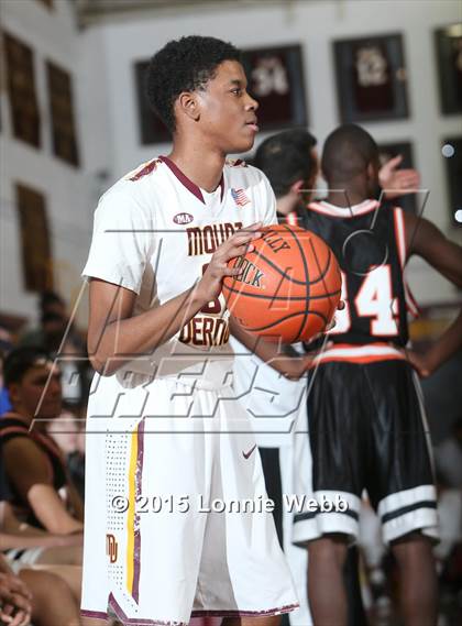 Thumbnail 2 in Mamaroneck vs Mt. Vernon (Coaches vs Cancer Super Classic) photogallery.