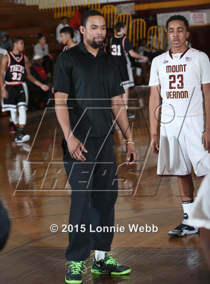 Thumbnail 3 in Mamaroneck vs Mt. Vernon (Coaches vs Cancer Super Classic) photogallery.