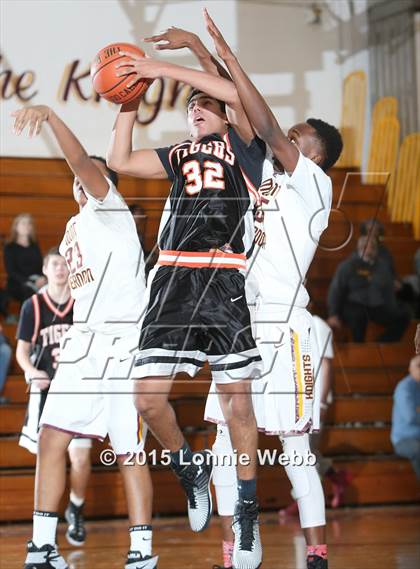 Thumbnail 2 in Mamaroneck vs Mt. Vernon (Coaches vs Cancer Super Classic) photogallery.