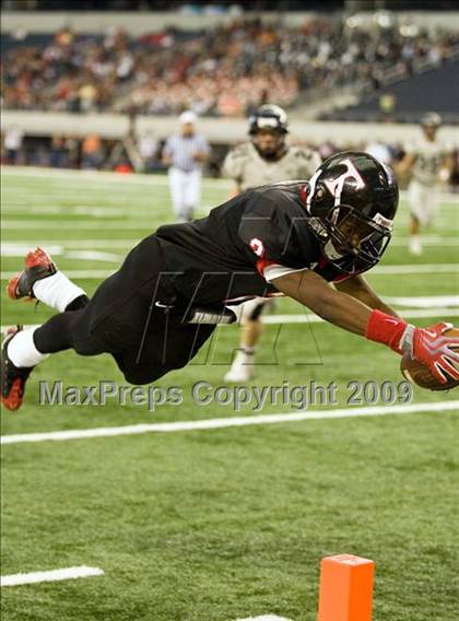 Thumbnail 1 in Flower Mound vs. Trinity (Texas 5A D1 Bi-District Playoffs) photogallery.