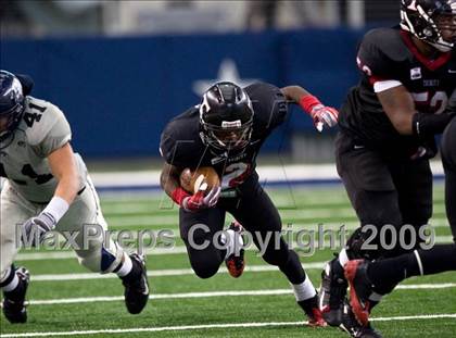 Thumbnail 2 in Flower Mound vs. Trinity (Texas 5A D1 Bi-District Playoffs) photogallery.