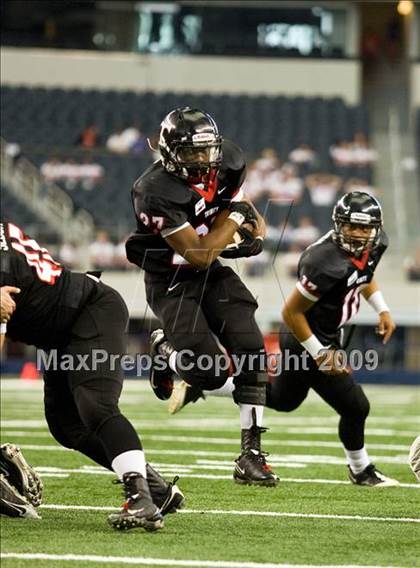 Thumbnail 3 in Flower Mound vs. Trinity (Texas 5A D1 Bi-District Playoffs) photogallery.