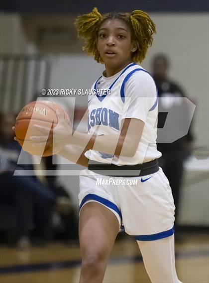 Thumbnail 3 in Vashon vs. Springfield Southeast photogallery.