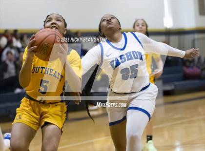 Thumbnail 2 in Vashon vs. Springfield Southeast photogallery.