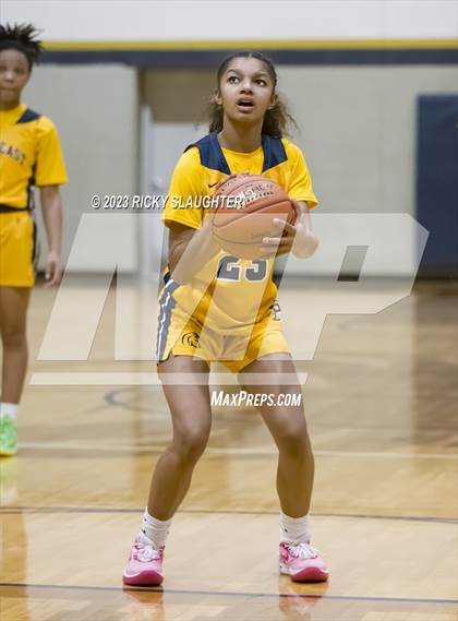 Thumbnail 1 in Vashon vs. Springfield Southeast photogallery.
