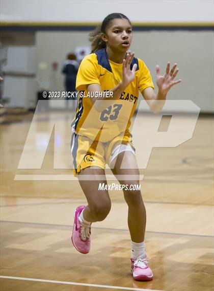 Thumbnail 3 in Vashon vs. Springfield Southeast photogallery.