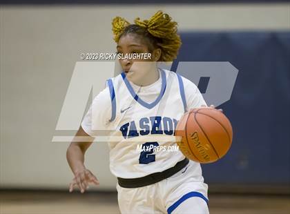 Thumbnail 2 in Vashon vs. Springfield Southeast photogallery.