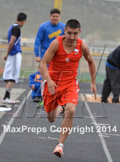 Thumbnail 2 in Questa Wildcats Relays photogallery.