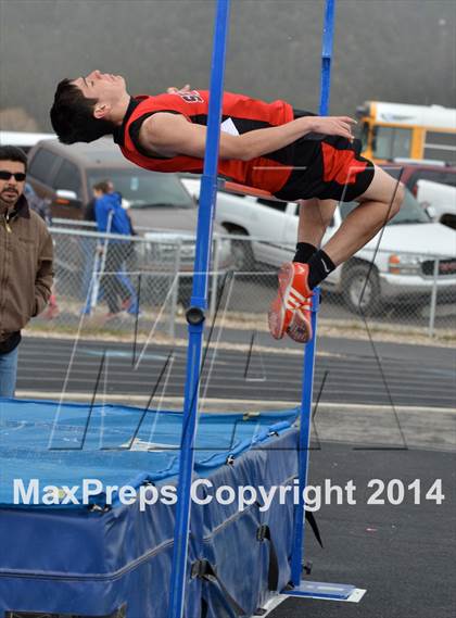 Thumbnail 2 in Questa Wildcats Relays photogallery.