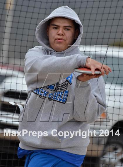 Thumbnail 2 in Questa Wildcats Relays photogallery.