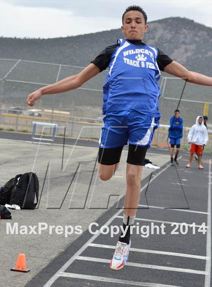 Thumbnail 3 in Questa Wildcats Relays photogallery.